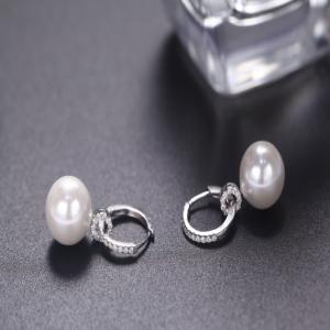 Ohrring aus 18 Karat Gold mit Perle