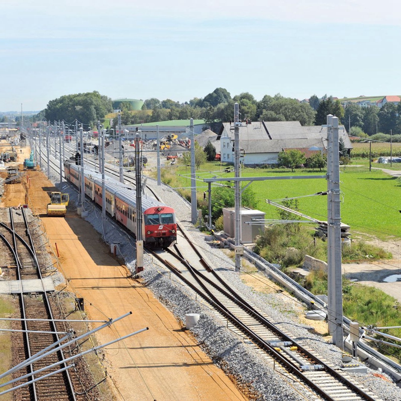 Bahnoberleitungen und Portale
