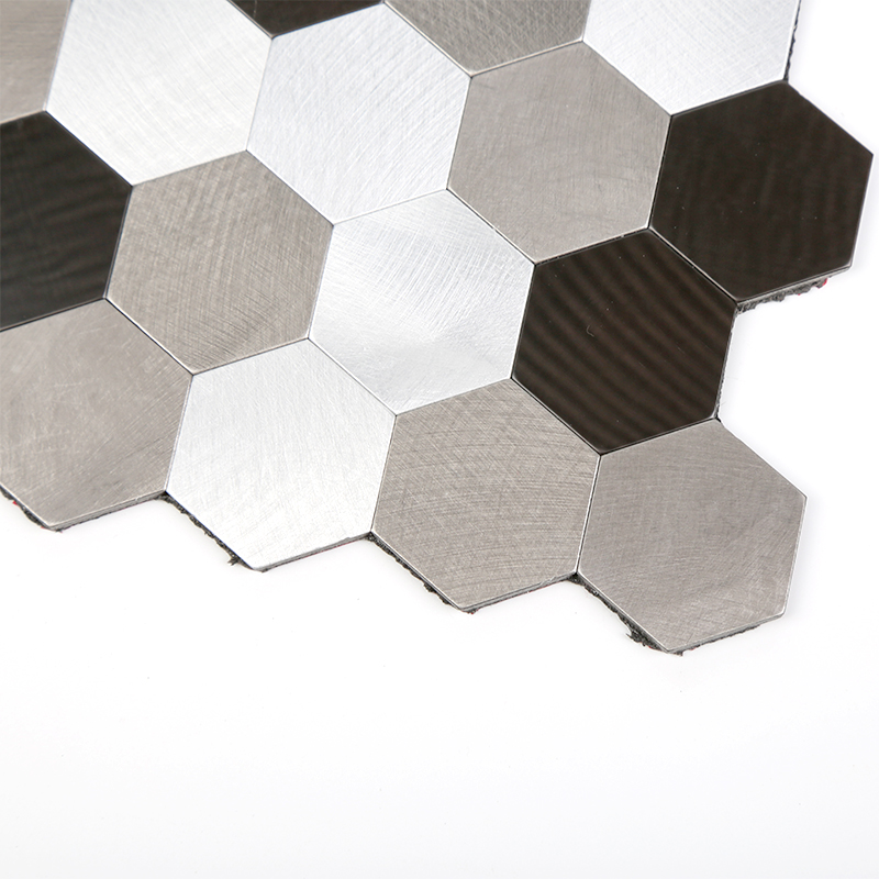 Schälen Sie und kleben Sie Fliese-Metallbacksplash für Küche, silberne Aluminiumoberfläche