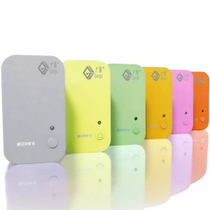 Kleiner Ozon-Luftreiniger-Sterilisator in der Küche tragbar