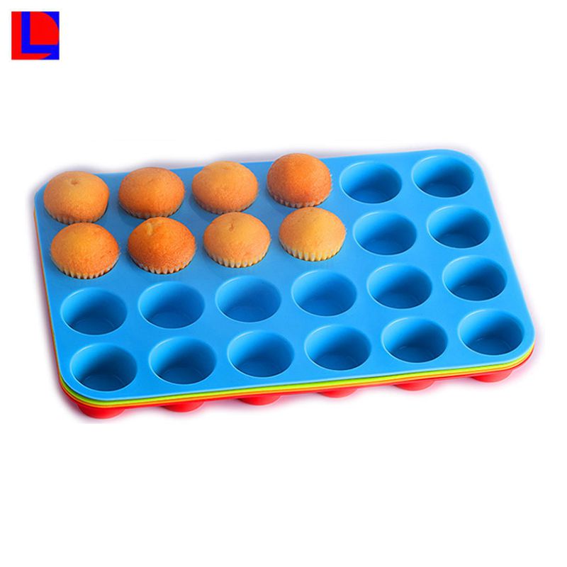 Hochwertige Silikon-Kuchenformen, die durch Spritzguss mit Gummiformmaschine hergestellt werden