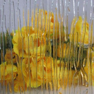 KLARES UND GETÖNTES MUSTERGLAS