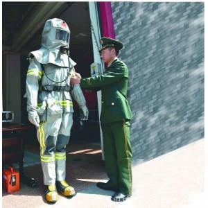 Technische Kleidung, flammhemmende Kleidung, Feuerwehrmannuniform und andere Funktionsbekleidung