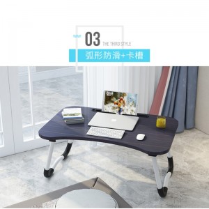 Klapptisch auf Computerbett