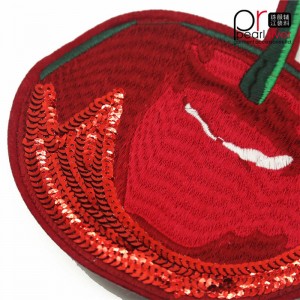 Kirschstickerei-Paillettenflecken