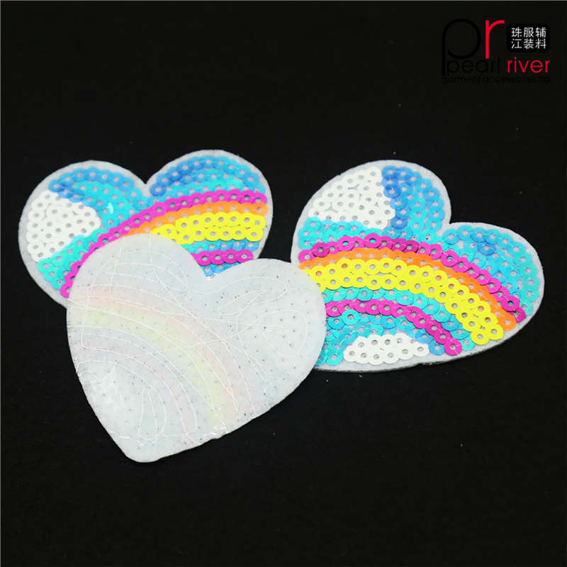 Regenbogenherzform-Paillettenflecken