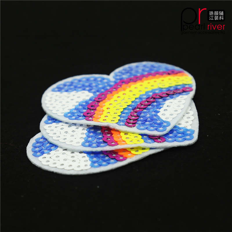 Regenbogenherzform-Paillettenflecken