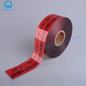 Saudi-Arabien GEFAHR / VORSICHT Warnschild für unterirdische Telekommunikationskabel; LWL-Kabel unterhalb des Warnstreifens