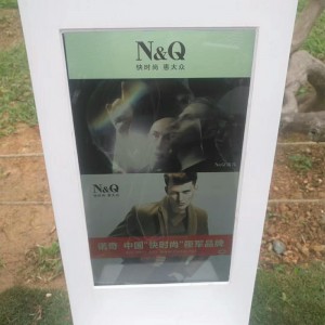 Außenwerbelösung Smart Solar Bench mit LED-Beleuchtung