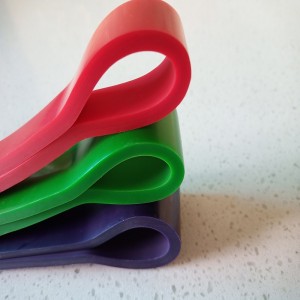 Kurzes Latexspannband