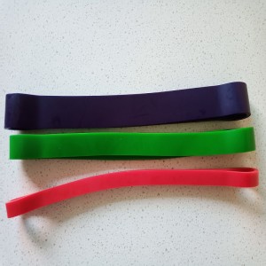 Kurzes Latexspannband