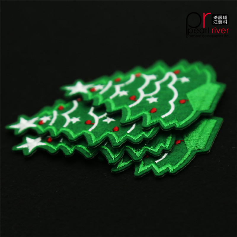 Grüner Weihnachtsbaum-Stickereiflecken mit Rückseitenkleber für Dekorationen
