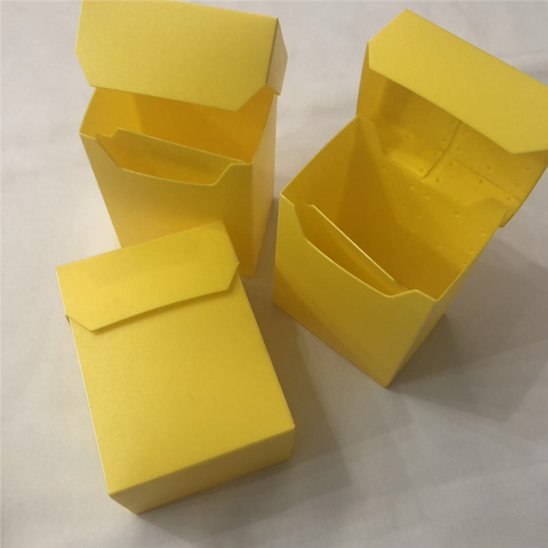 Gelbe tcg-Spielkarten aus Kunststoff