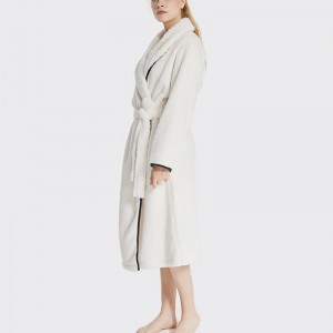 Frauen kuscheln Fleece-Stickerei-Robe
