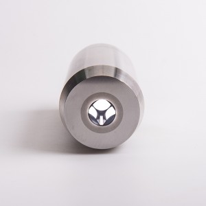 Hartmetall-Stanzwerkzeug einsetzen