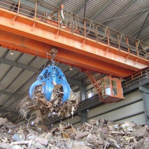 Doppelträger-Laufkran mit Greifer