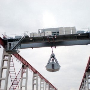 Doppelträger-Laufkran mit Greifer