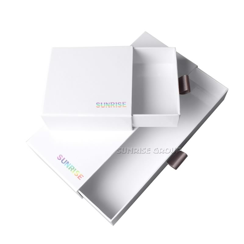Luxus Geschenkbox aus reinweißem klarem Papier mit individuellem Logo