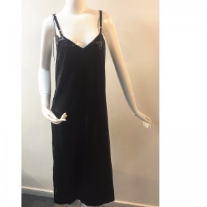 SLIP DRESS MIT GLÄNZENDER PERLE TBCD0002