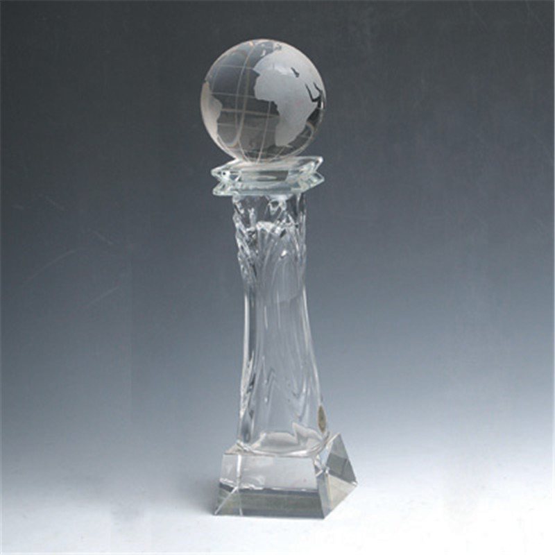Crystal Trophy mit Ball auf der Oberseite