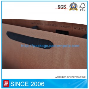 Braune Schuhtasche mit individuellem Design