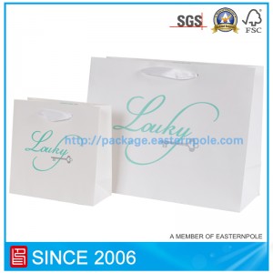 Papiertüte aus recyceltem Material für Kleidung