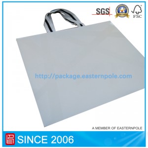 Weiße Luxus-Papiertüte für Kleidung mit invertiertem Boden