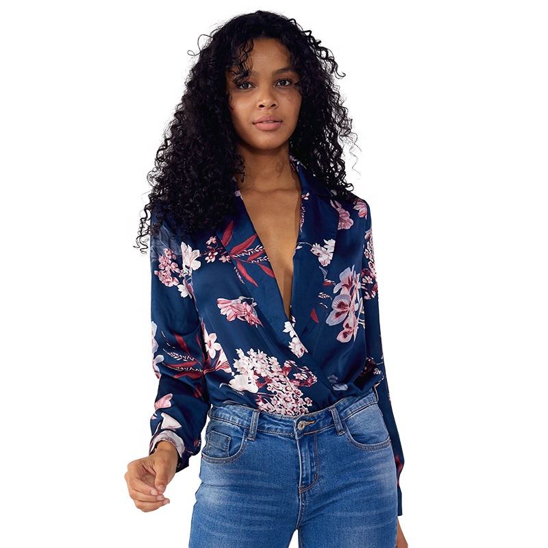 SPRING STYLES (ohne Aussprache); V -NECK TOPS