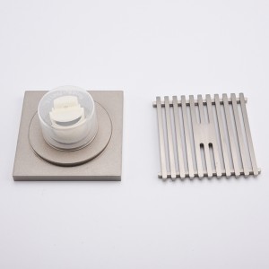 Die Bodenablaufabdeckungen der Garage vermessingen