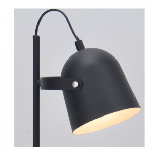 Tischleuchte mit Metallschirm und verstellbarer Schirmfunktion, flacher Fuß