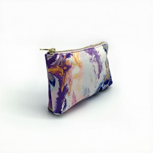 flacher kosmetischer Beutel