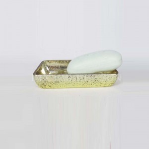 Klarglas mit goldbeschrifteten Badaccessoires