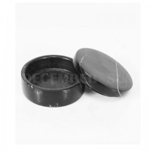 Schwarzer Marmorsalzkeller