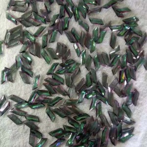 Farbwechselsteine ​​synthetischer Sutanit Diaspor