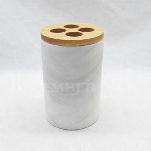 Weißer Marmor mit dem hölzernen Teilbadezimmerzubehörsatz