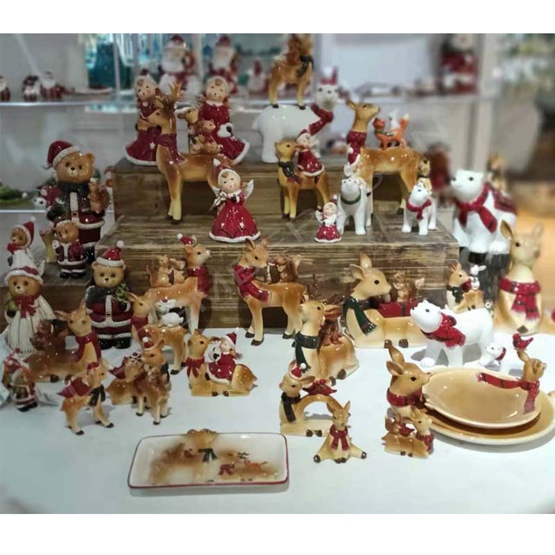 Große Auswahl an handbemalten Weihnachtsdekorstücken aus Keramik
