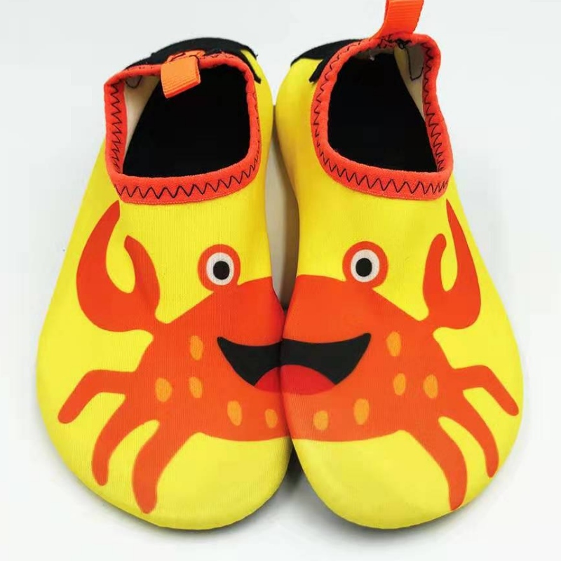 Wasserschuhe schwimmen