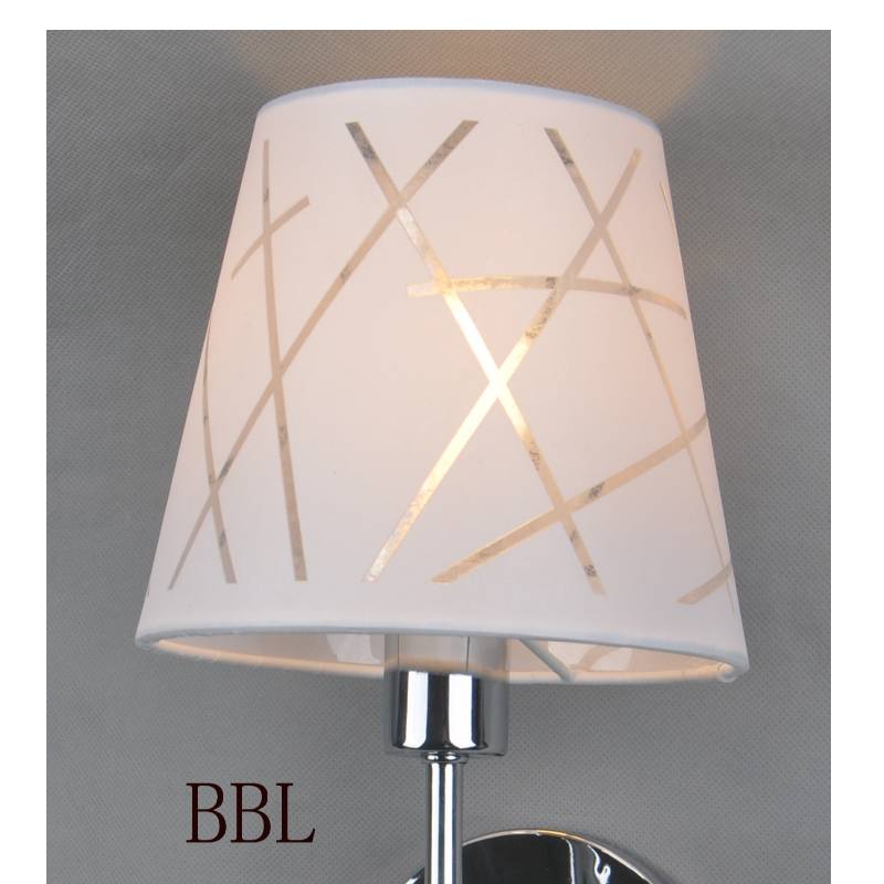 Wandleuchte mit Stoffschatten