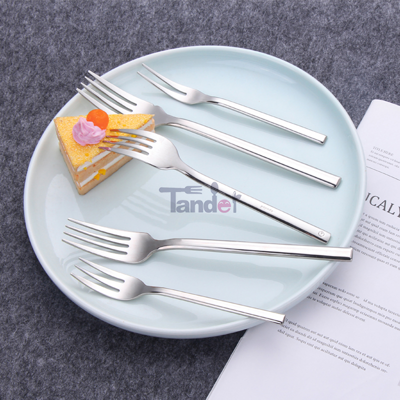 schönes Design 21pcs Metall Bankettbesteck