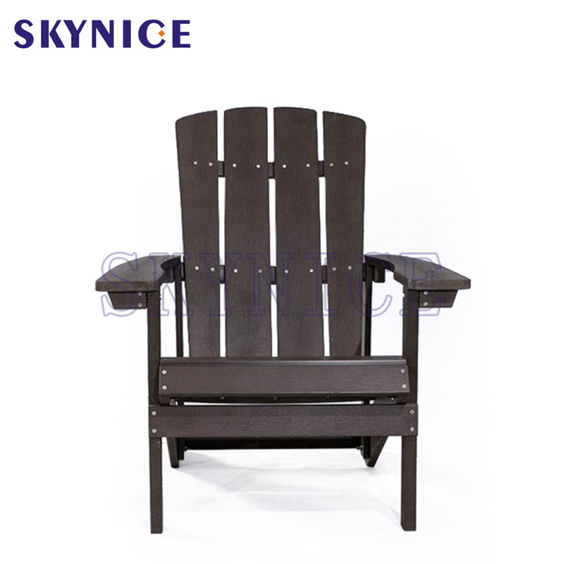 Stuhl aus Holz im US-amerikanischen Stil