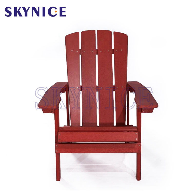 Stuhl aus Holz im US-amerikanischen Stil