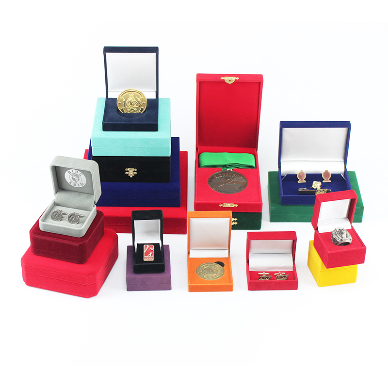 Schmuckkästchen Metallkoffer Medaille Geschenkbox