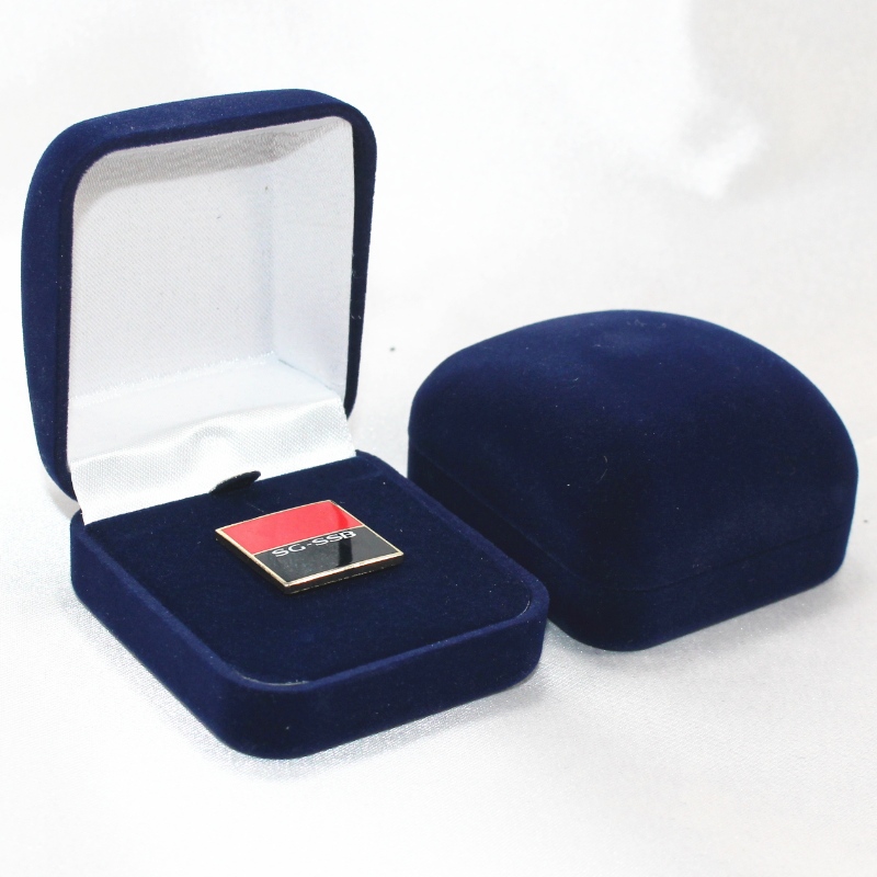 Artikel F-2 runde Samtbox ​​für Ring, Abzeichen & kleine Münze, mm. 52 * 57 * 34, wiegt etwa 27 g