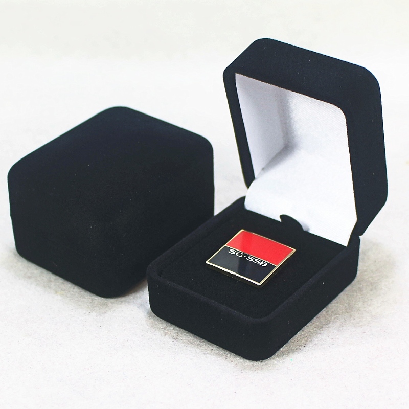 Artikel F-20 runde Samtbox ​​für Ring, Abzeichen oder Münze, mm. 45 * 55 * 38, wiegt etwa 32 g