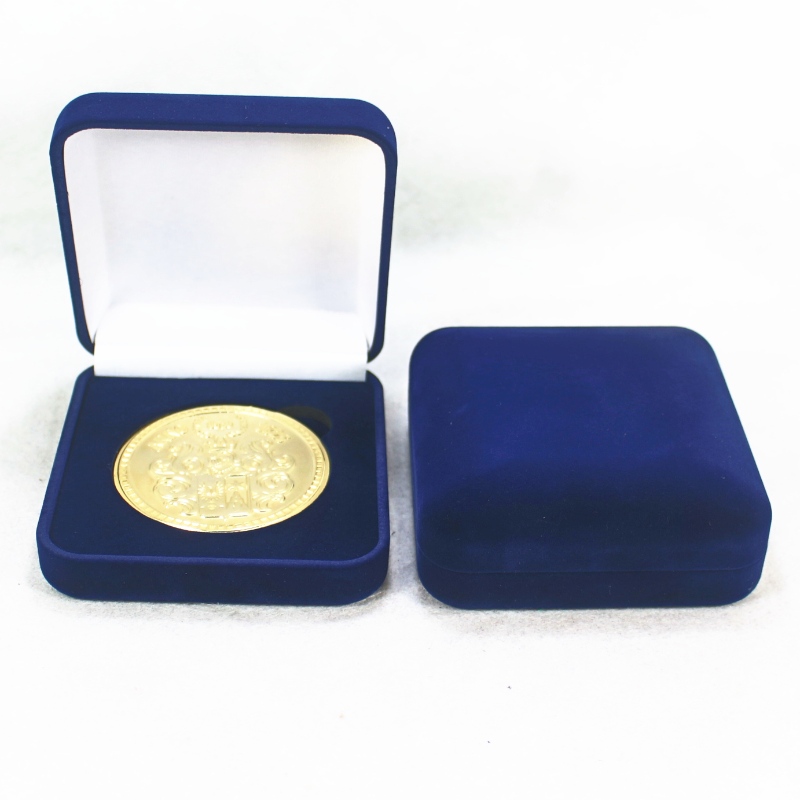 Artikel F-80 runde Samtbox ​​für Münzen, Abzeichen und Armbänder usw., mm. 90 * 95 * 38, wiegt etwa 86 g