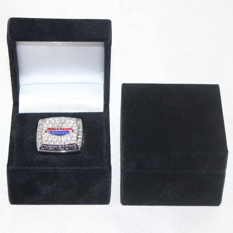 Artikel V-08 quadratische Flanellbox für Durchmesser 25-38 mm Münze, Abzeichen, großer Ring usw. mm. 60 * 60 * 48, Gewicht ca. 63 g