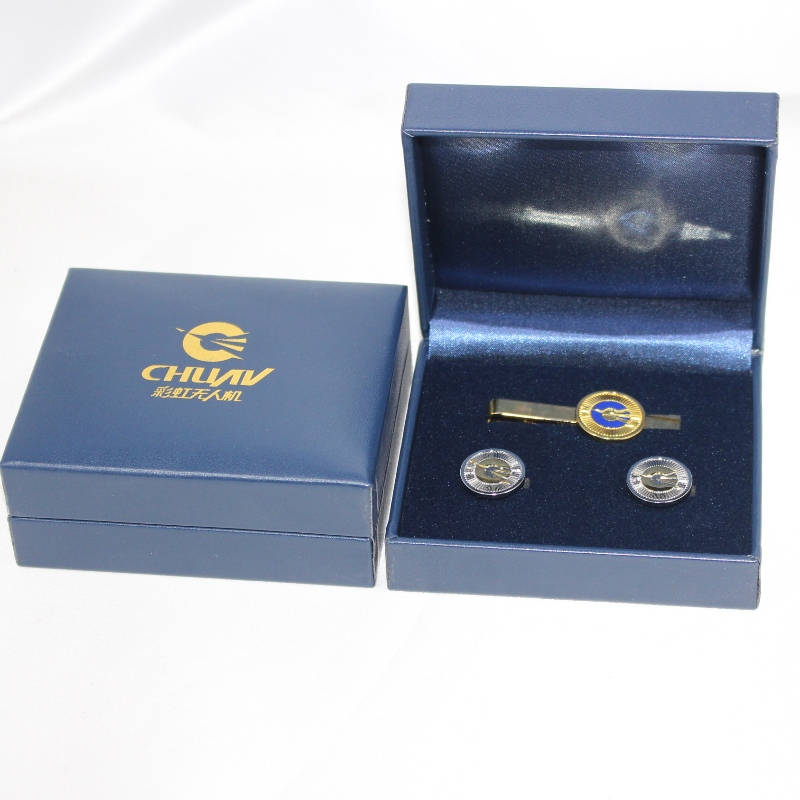 Artikel V-09 Rechteck Kunstleder Papierbox für 50-60 mm Münze, Manschettenknöpfe, Krawattenklammer, Abzeichen usw. mm. 98 * 84 * 38, wiegt etwa 105 g