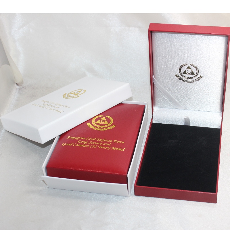 Artikel V-15S Rechteck Kunstleder Papierbox für 75 * 120 mm Medaille, Münze & Abzeichen usw. mm. 97 * 143 * 34, wiegt etwa 170 g