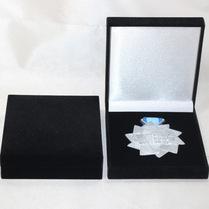 Artikel V-19 quadratisch PU Lederbox für 90 * 90mm Münze, Medaille & Abzeichen usw. mm. 110 * 125 * 33, wiegt etwa 140 g