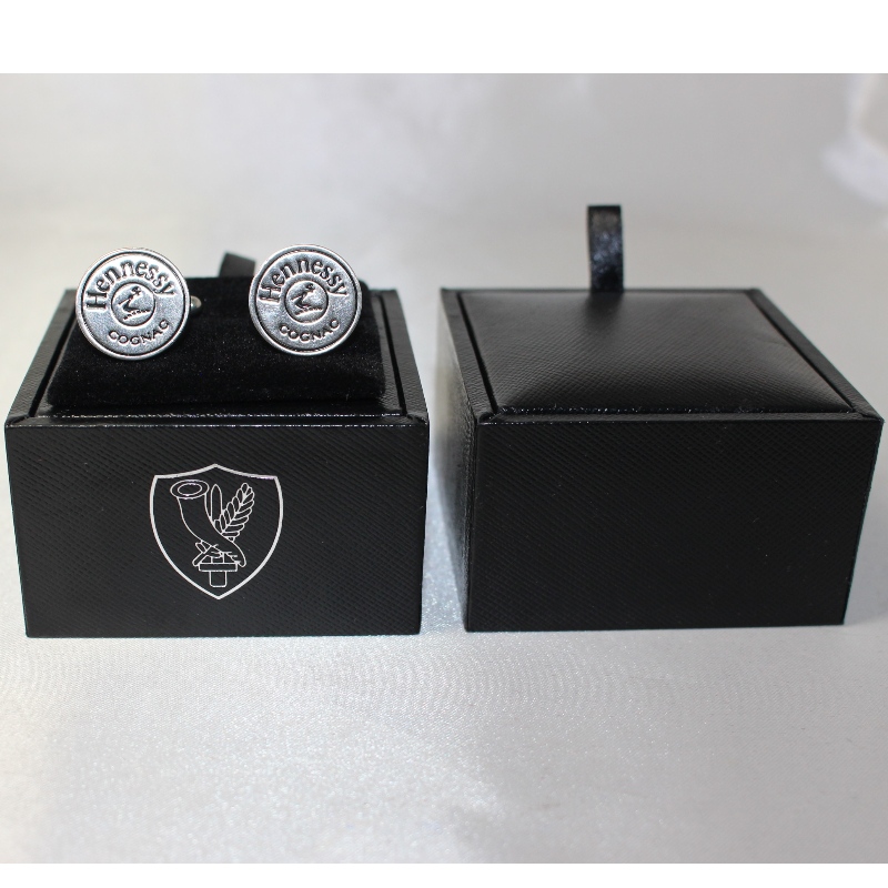 Artikel V-20S quadratische PU-Lederbox für Paar Manschettenknöpfe usw. mm. 65 * 65 * 38, wiegt etwa 62 g